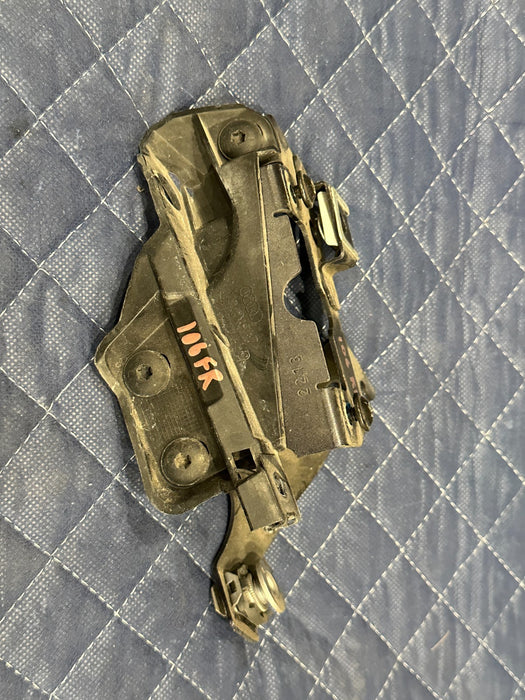 2014 AUDI R8 FRONT PASSENGER RIGHT MOUNT SUPPORT BUMPER BRACKETS 420 807 184 A