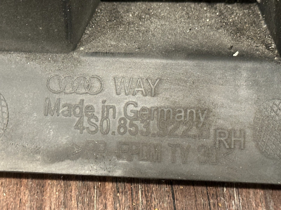 2021 AUDI R8 RIGHT PASSENGER SIDE SKIRT SUPPORT BRACKET OEM 4S0 853 922