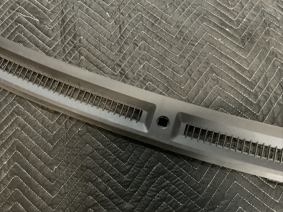 2017 NISSAN TITAN DEFROSTER GRILLE GARNISH INSTRUMENT OEM 68310-EZ00A