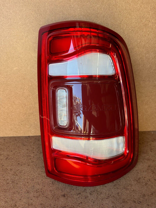 2019-2022 RAM 2500 3500 PASSENGER RIGHT TAIL LIGHT LED W/ BLIND SPOT 68446838AE