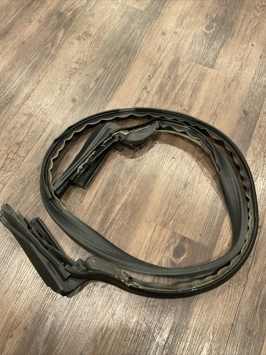 2017 MERCEDES-BENZ C63 AMG CABRIOLET REAR ROOF SEALING RUBBER SEAL 2057500498