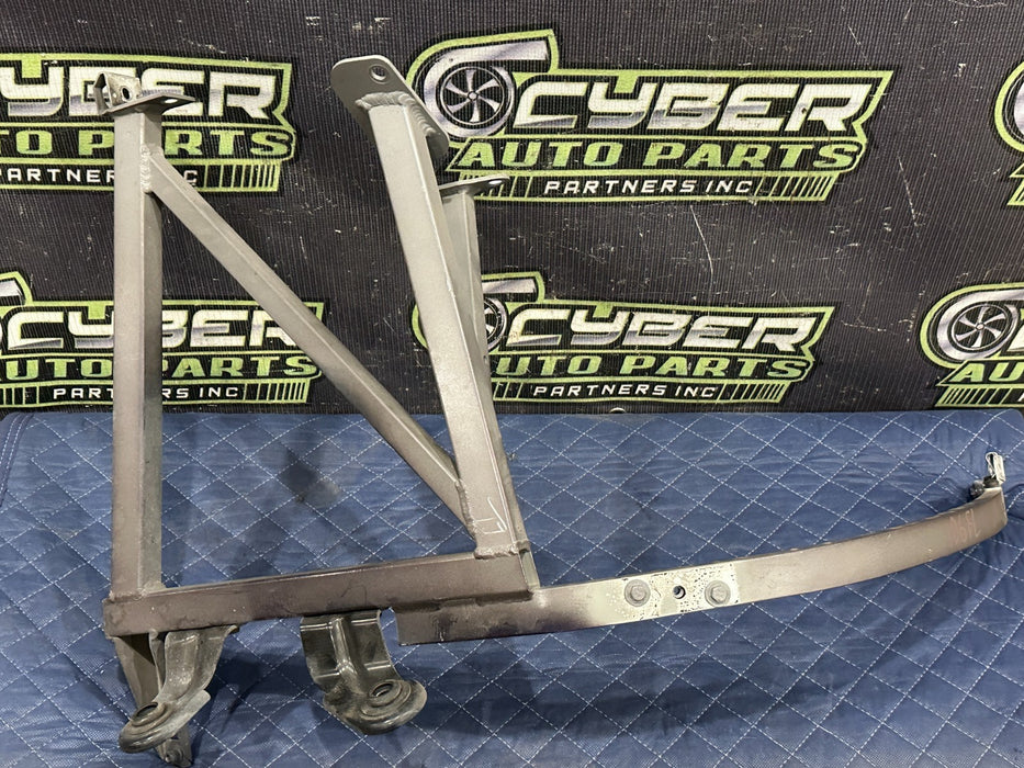 2014 AUDI R8 FRONT DRIVER FRAME RAIL BRACE FENDER MOUNT BRACKET 420 805 357 C