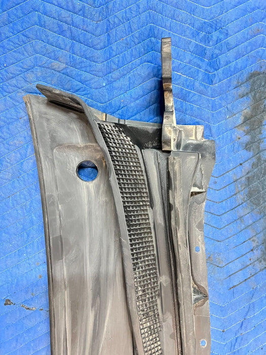 2016 2019 NISSAN TITAN XD OEM WINDSHIEL COWL 66810EZ10B 66810 EZ10B