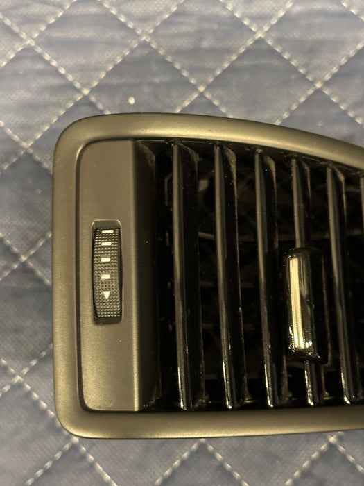 2014 AUDI R8 FRONT RIGHT PASSENGER DASH DASHBOARD HVAC AIR VENT OEM 423 820 902