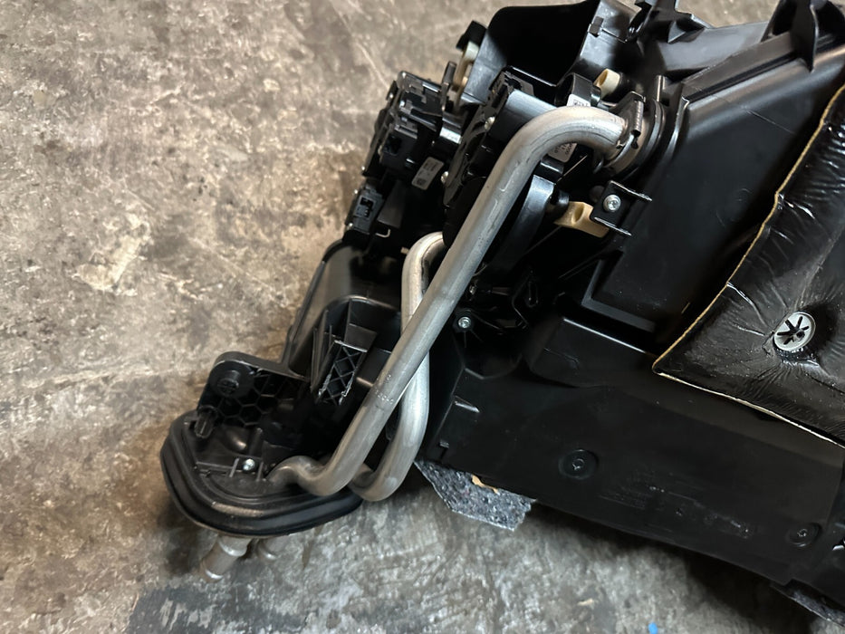 2020 BMW M4 F82 HVAC HEATER CORE A/C BLOWER HOUSING UNIT ASSEMBLY 6411 9325141