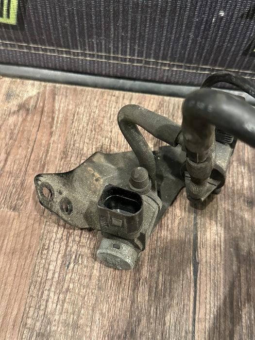 2017 AUDI R8 VACUUM TANK W LINES OEM 420 131 541