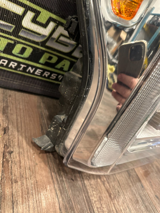 2017 2019 FORD F250 F350 F450 RIGHT PASSENGER HEADLIGHT T LED OEM ~BROKEN TAB~