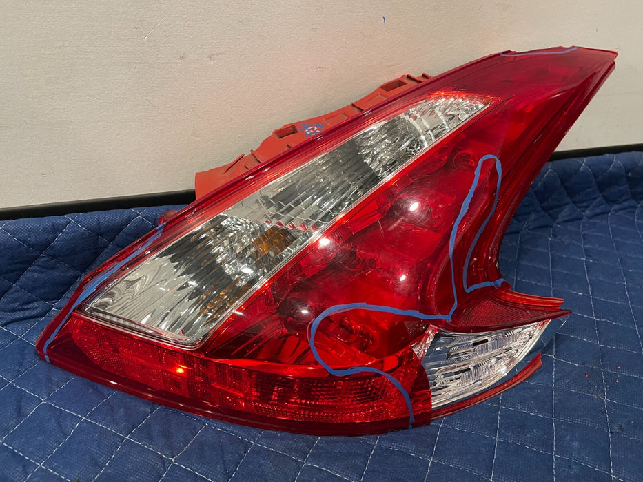 2012 NISSAN 370Z CONV REAR PASSENGER RIGHT TAIL LIGHT OEM *CRACKED*