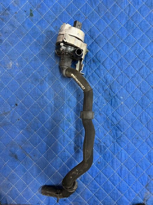 2015 MERCEDES C63S AMG  DRIVER LEFT AUXILIARY WATER PUMP W/ HOSE 0005001800