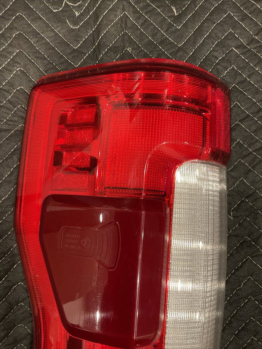 2017 2018 2019 FORD F250 F350 F450 LIMITED TAIL LIGHT LED  *DAMAGE*