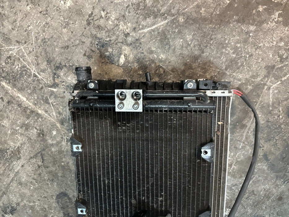 2014 AUDI R8 FRONT DRIVER LEFT RADIATOR 420 121 281 420121281 ASSEMBLY ~READ~
