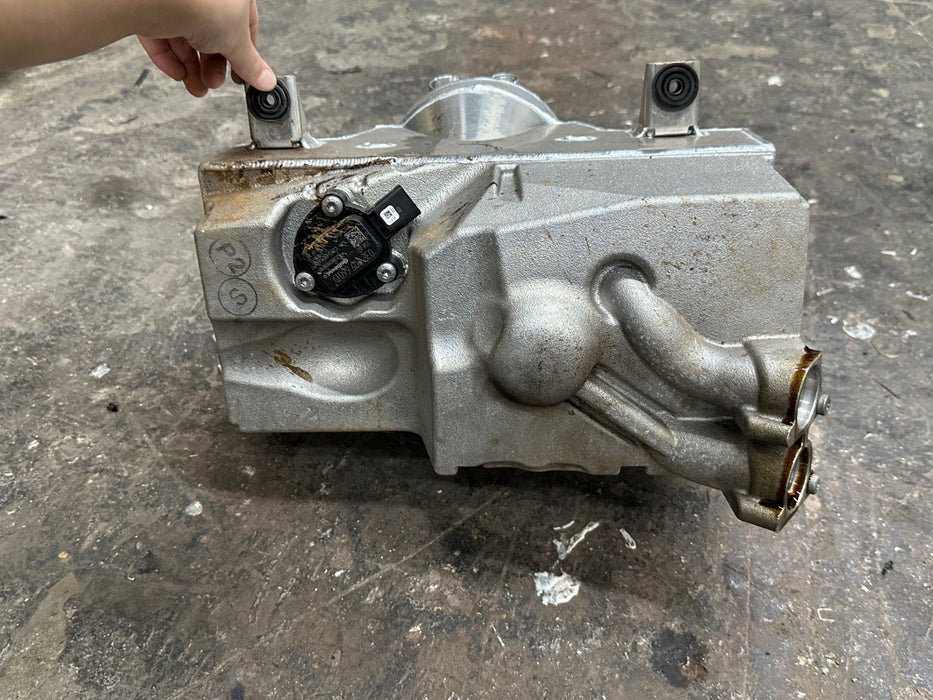 2012 2014 AUDI R8 OIL SUMP RESERVOIR TANK W/ SENSOR OEM 420 115 373 L