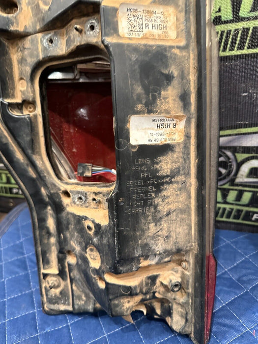 2017- 2019 FORD F250 F350 F450 PASSENGER RIGHT LED TAIL LIGHT OEM *PARTS ONLY*