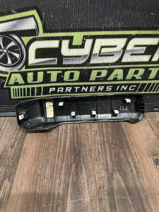 2017-2019 FORD F250 F350 F450 FRONT RIGHT DOOR PANEL HANDLE OEM *WEAR 6-8*