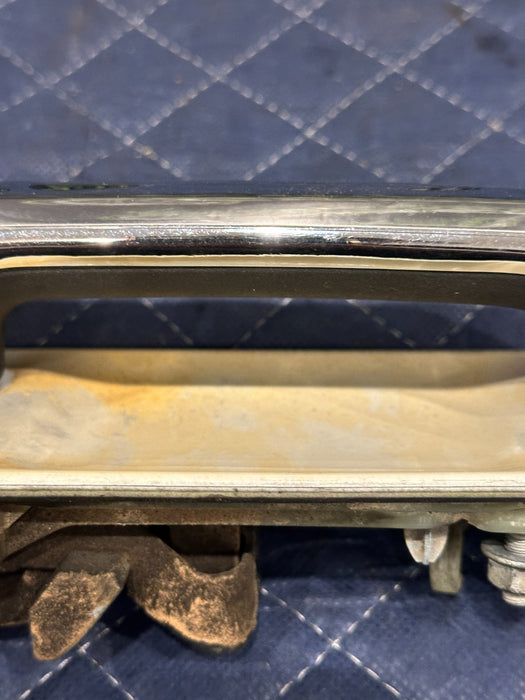 2017-2019 FORD F250 F350 FRONT LEFT DOOR HANDLE TRI COAT (UG) OEM *BURN DAMAGE*