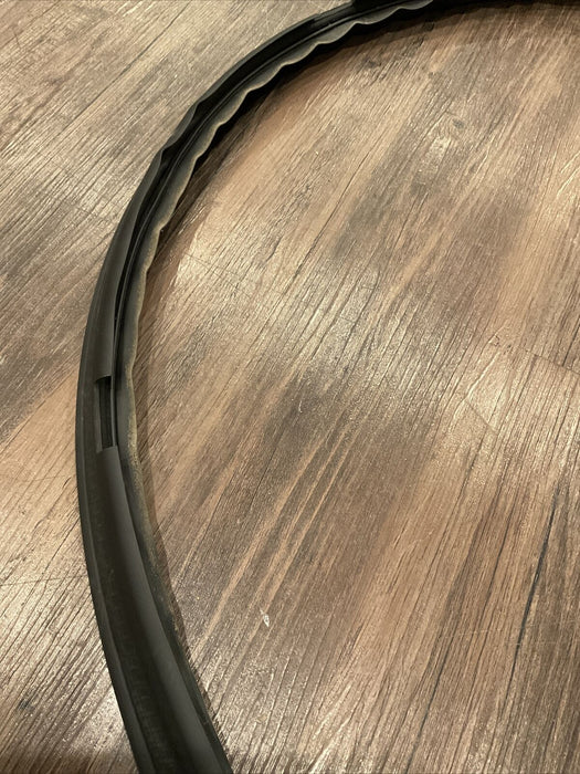 2017 MERCEDES-BENZ C63 AMG CABRIOLET REAR ROOF SEALING RUBBER SEAL 2057500498