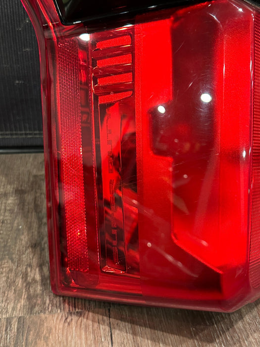 2023-2024 FORD F350 DRIVER LEFT HALOGEN TAIL LIGHT OEM *READ/SCUFFS*