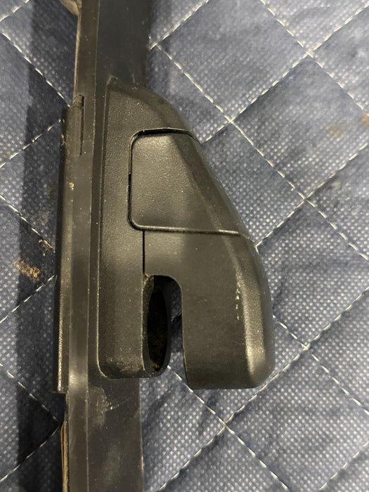 2017 FORD F250 F350 F450 LARIAT LEFT SEATBELT ADJUSTER BRACKET BLACK ~WEAR ~