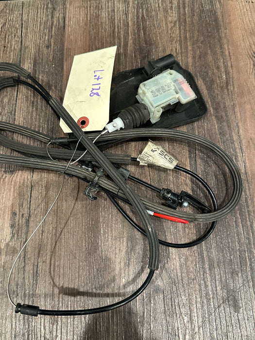 2017 AUDI R8 REAR TRUNK RELEASE CABLE OEM 4S7 827 535