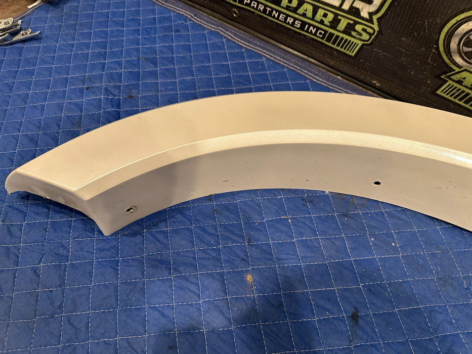 2017-2019 FORD F450 DUALLY LEFT FENDER FLARE OEM (UG) *PAINT CHIPS 5-7