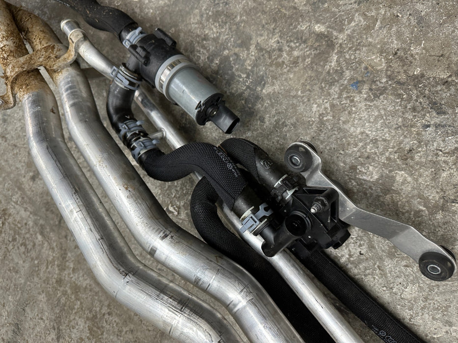 2014 AUDI R8 OEM UNDERBODY CENTER COOLANT PIPE LINE HOSE TUBE 420 121 050 B