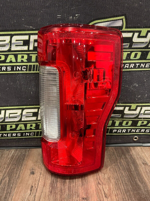 2017-2019 FORD F250 F350 F450 PASSENGER RIGHT HALOGEN TAIL LIGHT OEM
