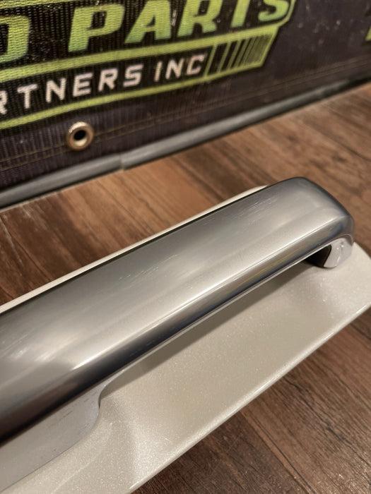 2017 2018 2019 FORD F250 F350 REAR RIGHT DOOR HANDLE (UG) OEM *SLIGHT SCUFFS*