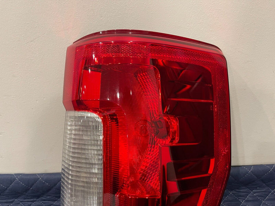 2017-2019 FORD F250 F350 HALOGEN PASSENGER RIGHT TAILIGHT OEM