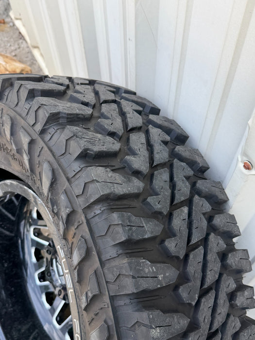 10X225 FORD F450 REAR FUEL FORGED FF19D WHEEL 22X8.25" 37" YOKOHAMA TIRE *BENT*