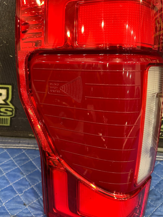 2020-2022 FORD F350 F450 DRIVER LEFT LED TAIL LIGHT OEM *MINT CONDITION*