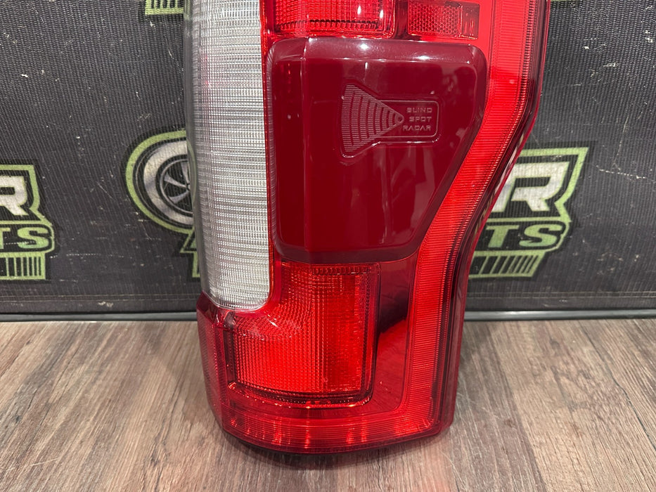 2017-19 FORD F250 F350 F450 PASSENGER RIGHT LED TAIL LIGHT OEM *MINOR SCUFF #6*