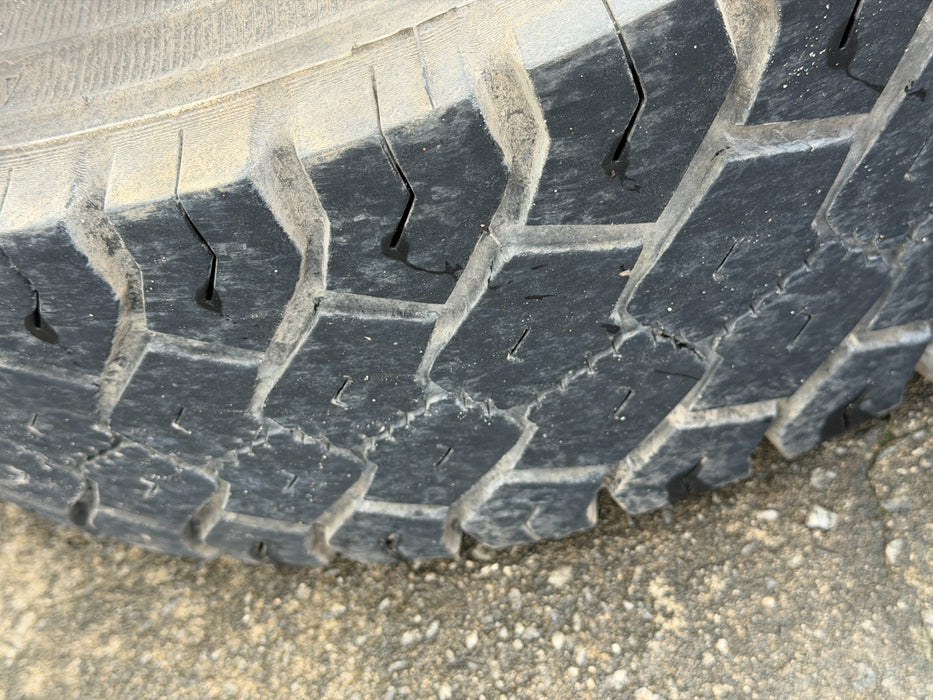 (4) FORD F450 REAR 10X225 2 STEEL 2 ALUMINUM WHEELS TOYO 265/70R19.5