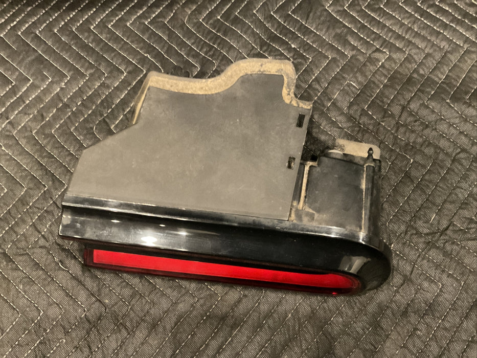 2015 DODGE CHALLENGER SCATPACK RIGHT PASSENGER REAR TAIL LIGHT OEM