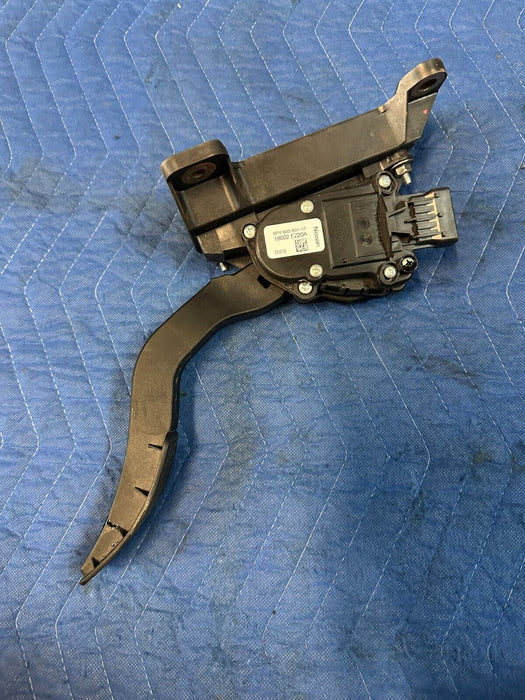 2016 - 2019 NISSAN TITAN XD OEM THROTTLE ACCELERATOR GAS PEDAL 2017 2018