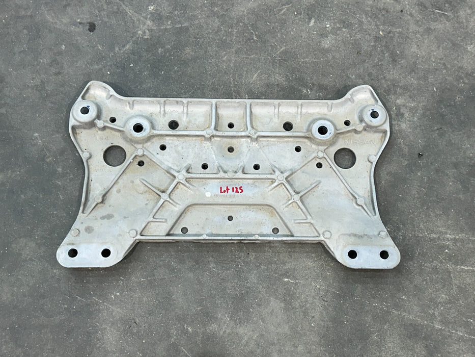 2013 NISSAN 370Z FRONT SUBFRAME CROSSMEMBER PLATE BRACKET OEM