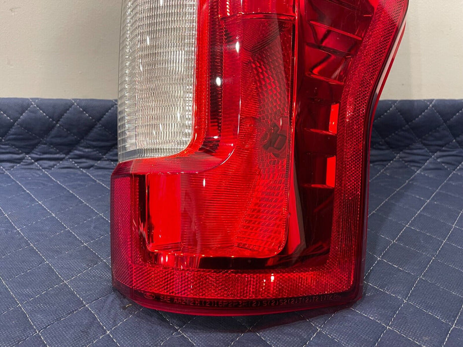 2017-2019 FORD F250 F350 HALOGEN PASSENGER RIGHT TAILIGHT OEM