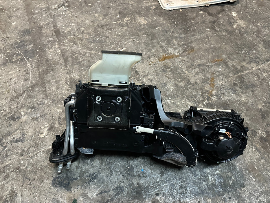 2020 BMW M4 F82 HVAC HEATER CORE A/C BLOWER HOUSING UNIT ASSEMBLY 6411 9325141