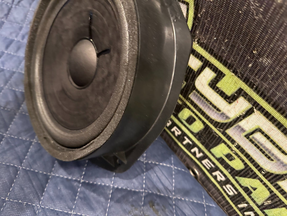 2014 AUDI R8 V10 B&O BANG & OLUFSEN LEFT DOOR SPEAKER OEM 420 035 415 A