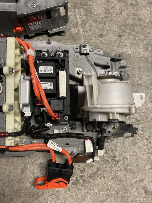 2014 TOYOTA PRIUS V REAR HYBRID FUEL BATTERY CELLS ASSEMBLY OEM G9280-76011