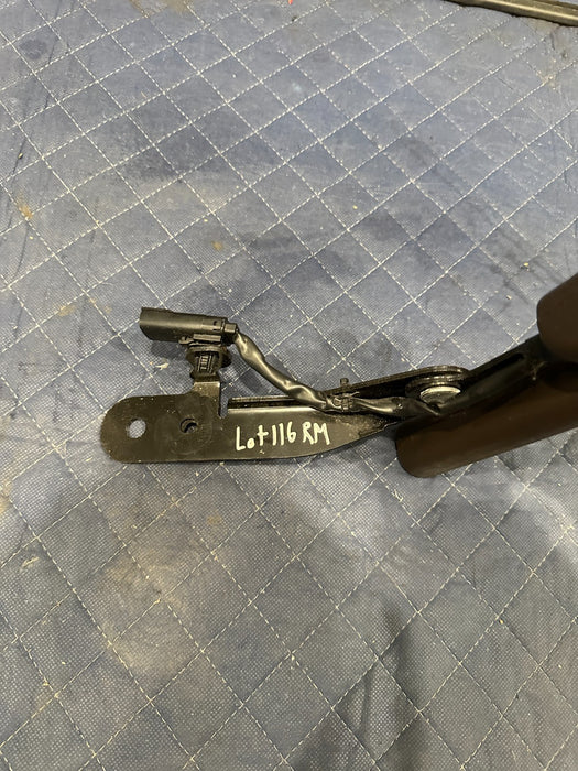 2017-2019 FORD F250 F350 KING RANCH REAR MIDDLE SEATBELT RECIEVER OEM