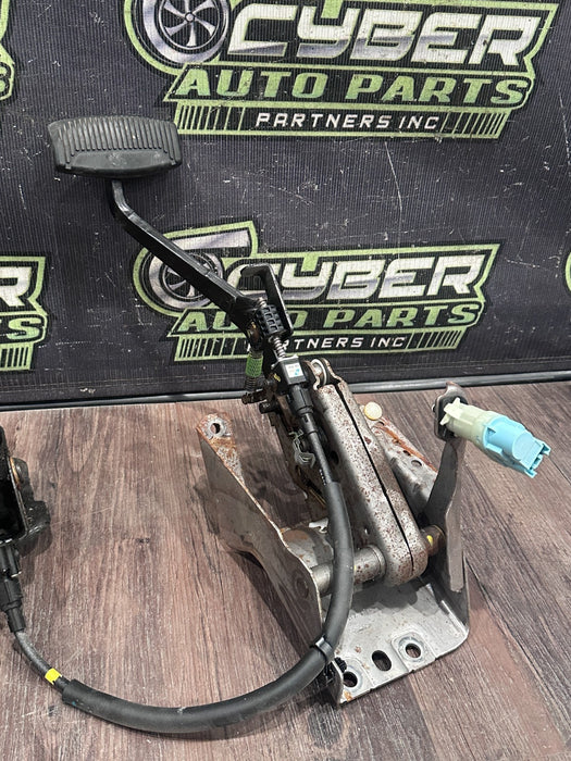 2017-2019 FORD F250 F350 F450 GAS & BREAK PEDAL ASSEMBLY OEM