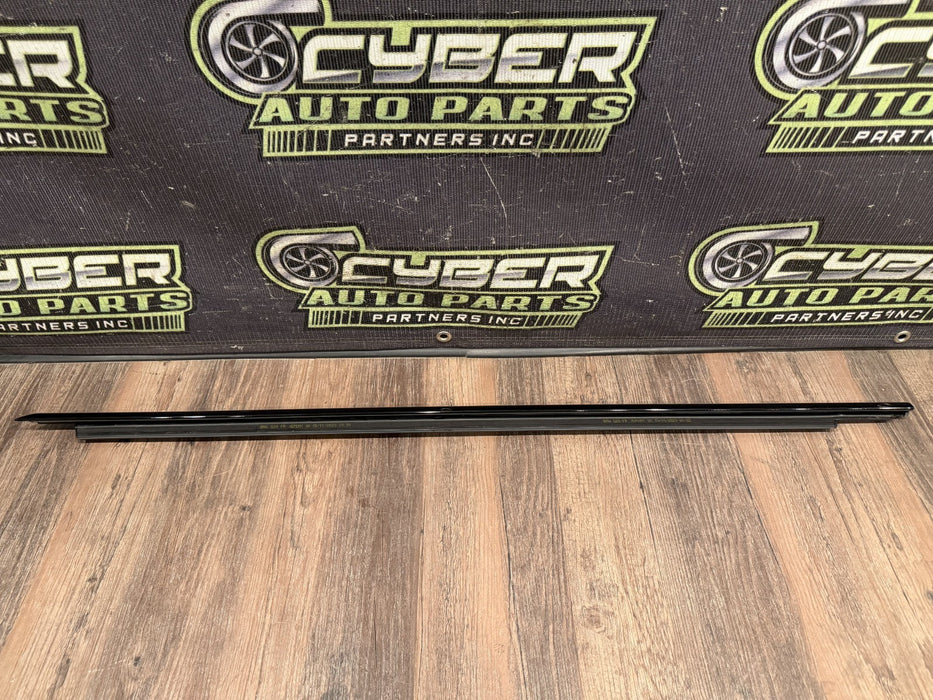 2024 BMW M3 M4 G80 G82 FRONT LEFT BLACK DOOR MOLDING BELT OEM 7465149