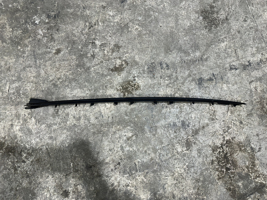2024 BMW M3 M4 G80 G82 FRONT WINDSHIELD RIGHT MOLDING TRIM OEM 7427874