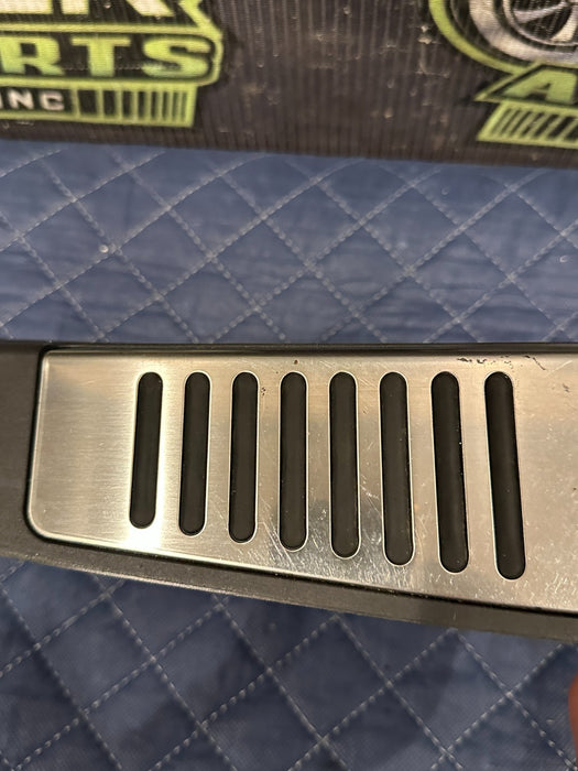 2014 AUDI R8 V8 OEM DEAD PEDAL FOOT REST TRIM BEZAL 423 864 777 A