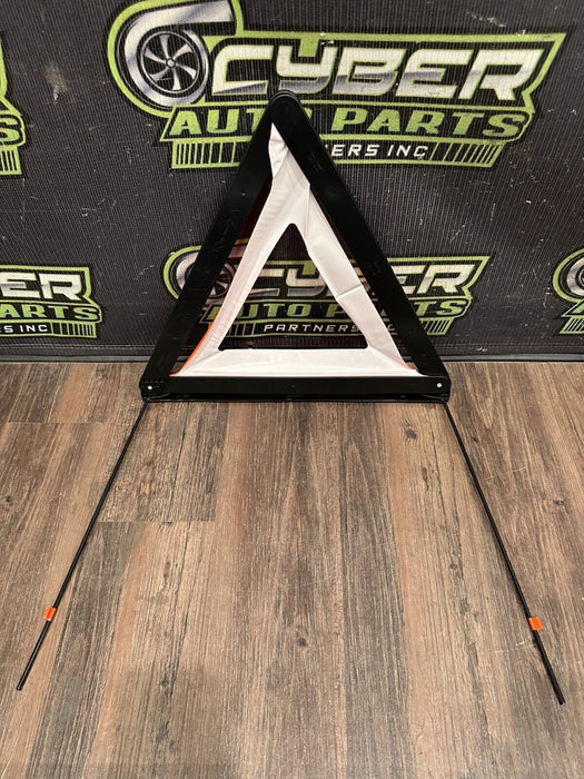 2021 AUDI R8 EMERGENCY WARNING TRIANGLE W CASE OEM 8K0 860 251 B