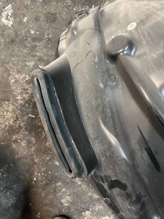 2020 BMW M4 F82 FRONT DRIVER LEFT FENDER LINER SET