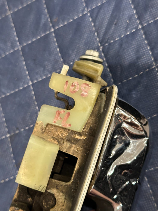 2017-2019 FORD F250 F350 FRONT LEFT DOOR HANDLE TRI COAT (UG) OEM *BURN DAMAGE*