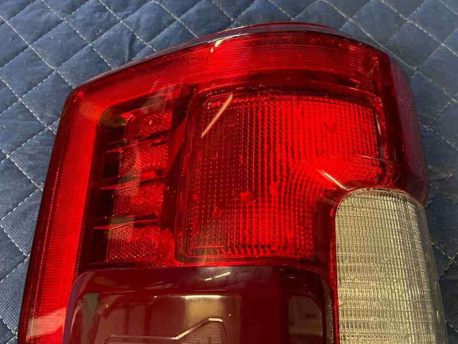 2017-2019 FORD F250 F350 F450 DRIVER LEFT TAILIGHT OEM *WATER DAMAGE*