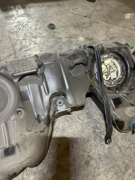 2020 BMW M4 F82 OEM FUEL GAS RESERVOIR CANISTER TANK W/ FILLER NECK