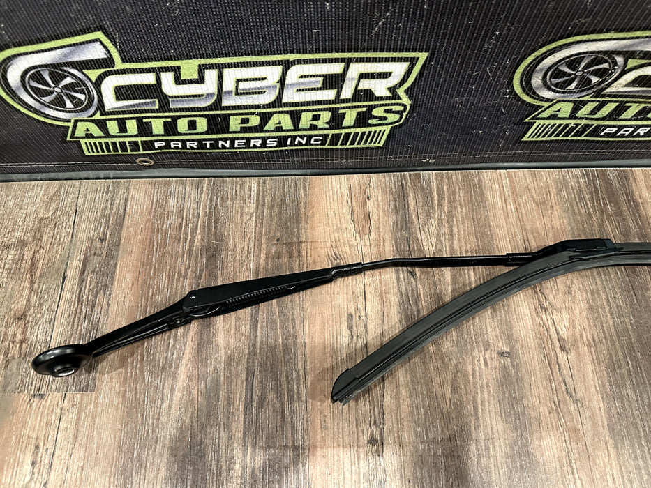 2017 2018 AUDI R8 PLUS FRONT PASSENGER RIGHT WINDSHIELD WIPER OEM